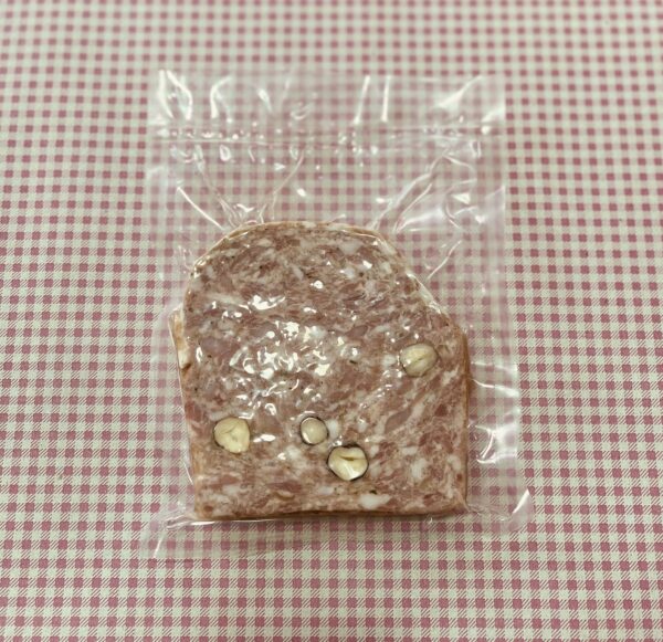 Terrine de lapin aux noisettes